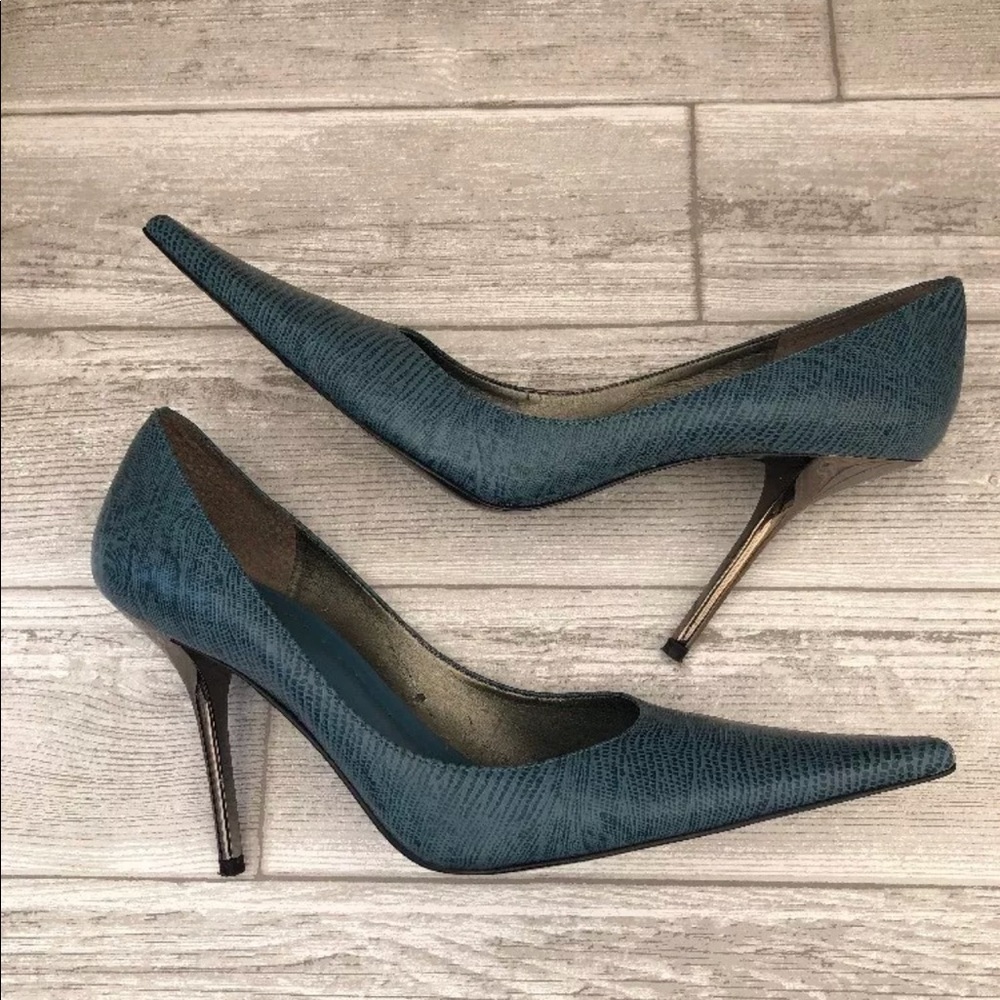 BCBG GIRLS blue snakeskin pattern silver spike 10B